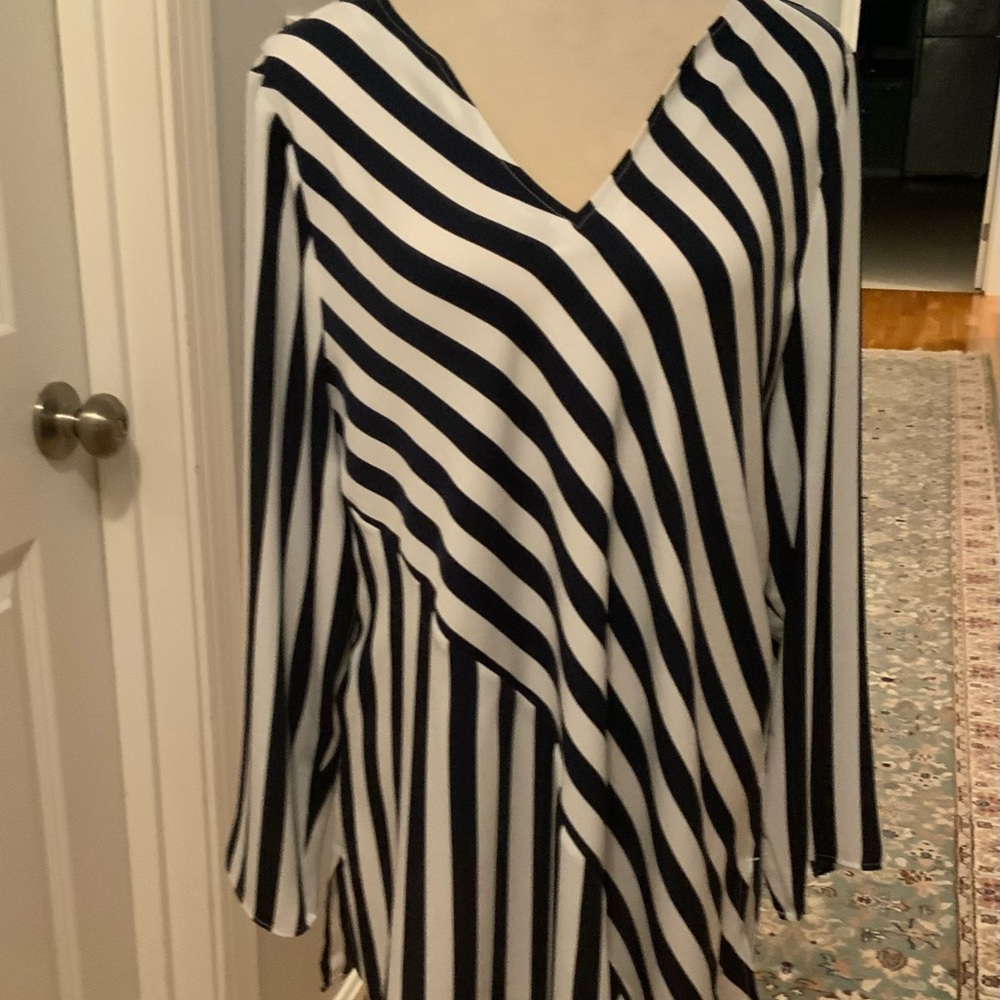 Great ladies 🔥NWOT,BUY IT NOW🔥 Chico’s, blue/white stripe tunic size 3.(14-16) - Picture 4 of 7
